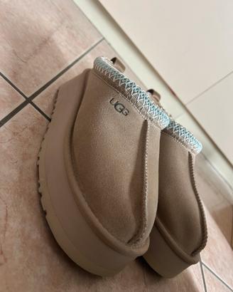 Ugg tazz