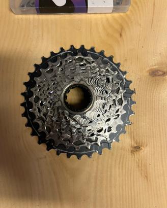 Pacco pignoni sram force 12 v 10-33 + catena red
