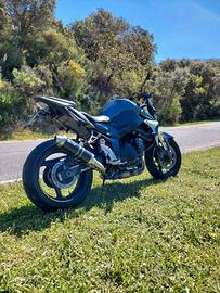 Suzuki gsr 750