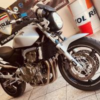 Honda Hornet 600 Super accessoriata