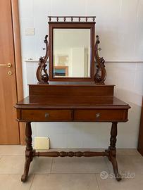 Toeletta Antica in Legno con Specchio