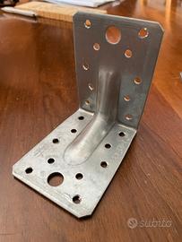 PIASTRA ANGOLARE NERVATA 90 x 90 x 65 mm