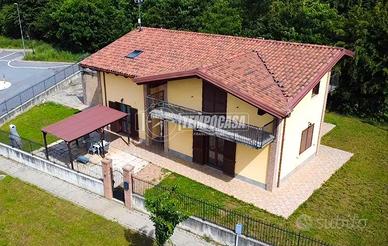 MERAVIGLIOSA VILLA UNIFAMILIARE CON TERRAZZO, GIAR