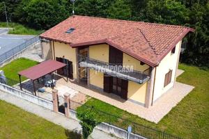 MERAVIGLIOSA VILLA UNIFAMILIARE CON TERRAZZO, GIAR