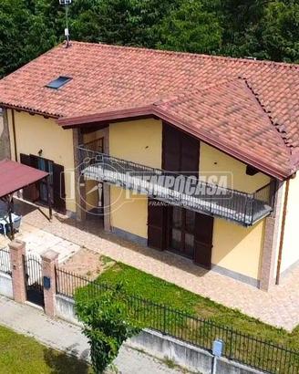 MERAVIGLIOSA VILLA UNIFAMILIARE CON TERRAZZO, GIAR