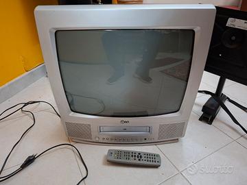 TV LG con telecomando e supporto al muro