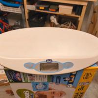 bilancia pesa neonati