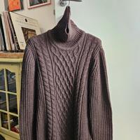 maglione marrone a collo alto