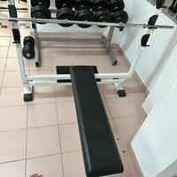 Panca piana (non regolabile)con rialzo per spotter