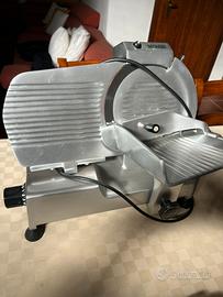 Affettatrice con lama 22 cm inox