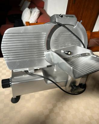 Affettatrice con lama 22 cm inox