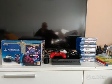 PS4 con vari giochi 4 joypad stazione di ric