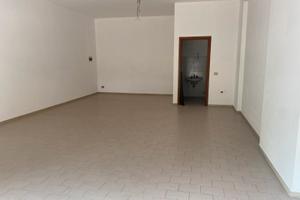 Negozio via Belgio di fronte la posta