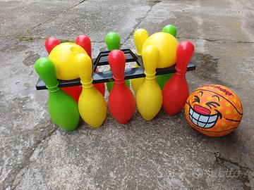 Giochi all'aperto - birilli + palla a solamente