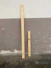 Assi di legno grezze