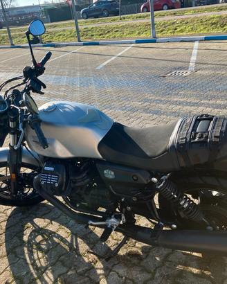 Moto Guzzi V7 - 2022