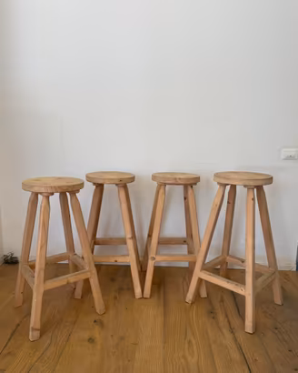Sgabelli in legno di abete antico artigianali