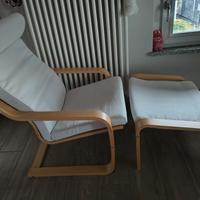 poltrona con poggia piedi con cuscini