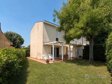 Villa con giardino a Marina Velca