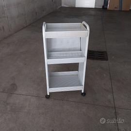 Carrello porta oggetti. 