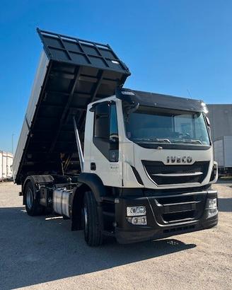 Iveco Stralis 310 Euro 6 con ribaltabile trilatera