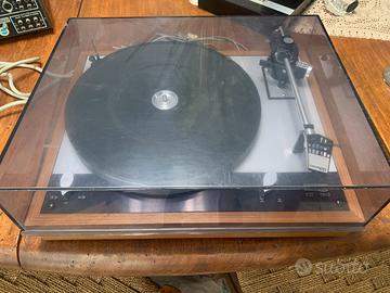 Giradischi vintage con amplificatore integrato