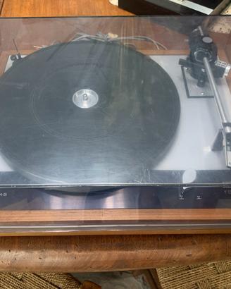 Giradischi vintage con amplificatore integrato