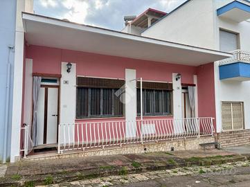 4 LOCALI A GALLIPOLI