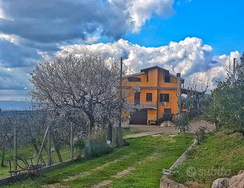 Villa indipendente con terreno a mezz'ora da roma
