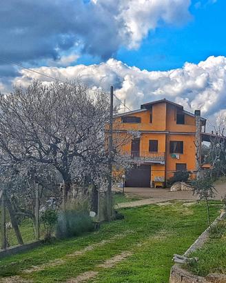 Villa indipendente con terreno a mezz'ora da roma