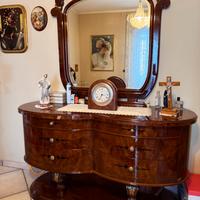 Cassettiera con amio specchio