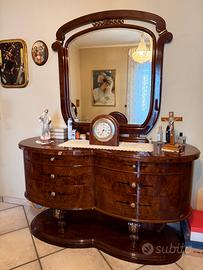 Cassettiera con amio specchio