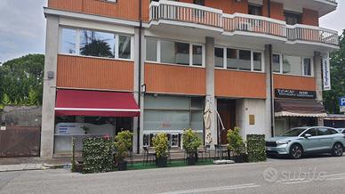 Negozio a Udine laterale viale Ungheria