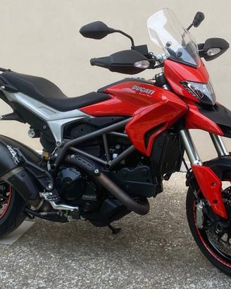 Ducati Hyperstrada 821