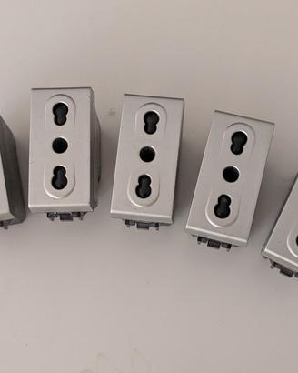 Stock 5 Prese Bipasso Bticino Livinglight Argento 