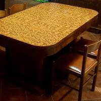 tavolo: 100x160 cm con 4 sedie in legno