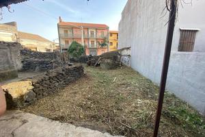 Rustico da ristrutturare con giardino