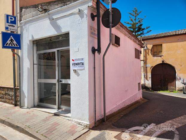 Monastir. Locale commerciale su via principale