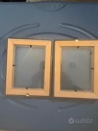 Coppia cornici in legno dorato 24x19 con vetro