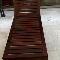Lettino prendisole reclinabile in legno con ruote
