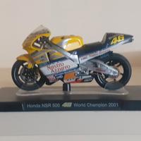Modellino HONDA NSR 500 2001 di Valentino Rossi