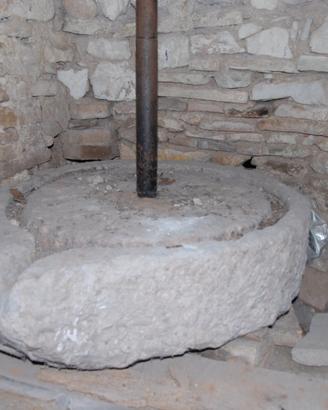 Torchio in pietra
