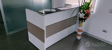 Bancone reception ,poltroncina ,cassettiera