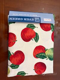 Tovaglia con mele rosse