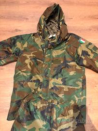 Giacca impermeabile mimetica
