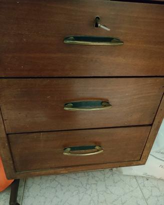 Scrivania di legno