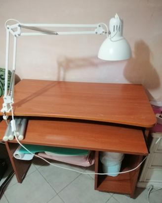 scrivania porta computer