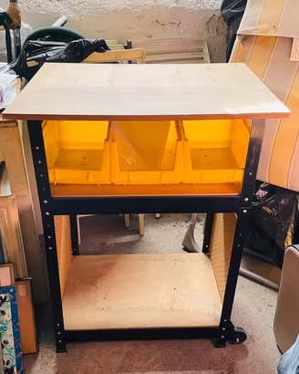 Carrello da lavoro laboratorio con cassette gialle