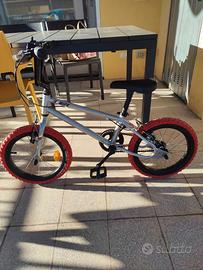 Bici modello BMX Btwin WIPE 500 16 pollici