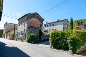 CASA INDIPENDENTE A MOMBELLO MONFERRATO